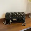 Bolso pequeño de alta gama para mujer 2026 estilo nuevo moda estilo Coco Chanel rombos de diamantes bolso de hombro con cadena bolso cruzado cilíndrico tipo almohada