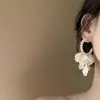 Pendientes de Perla en Forma de Pétalo Estilo Resort Francés Super de Hada, Pendientes Elegantes de Borla de Concha de Lujo Ligero y de Alta Gama para Mujer