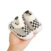 Zapatos Transpirables para Niños de Primavera y Otoño para Interiores y Exteriores Suela Suave para Bebé Anticolisión Zapatos para Niños Pequeños Niños y Niñas Moda Zapatos de Malla Tejida Voladora Modernos