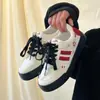 Zapatos Deportivos Blancos de Caña Baja Originales de Manzana Roja de Año Nuevo para Niños Primavera y Otoño 2025 Coreanos Combinables con Todo Zapatos de Plataforma para Estudiantes