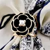 Pin de Clip para Bufanda de Camelia de Perlas Artificiales con Lazo Transfronterizo para Mujer, Clip de Esquina de Ropa de Alta Gama, Exquisito Accesorio de Broche de Nicho