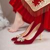 Zapatos de boda tacón de aguja punta lazo de pedrería gamuza tacones altos 2023 primavera nuevo estilo coreano zapatos de boda chinos para mujer