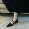Elegantes zapatos de mujer estilo francés 2024 nuevos populares con correa negra escotados tacón grueso punta fina