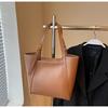Bolso de mano retro de gran capacidad y alta calidad para mujer, nuevo bolso de hombro de otoño e invierno 2024, bolso de mano de estilo occidental a la moda.