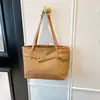 Bolsa Casual Grande Capacidade para Mulheres 2025 Novo Estilo Bolsa de Ombro para o Dia a Dia Bolsa Tote Versátil para Mão Outono e Inverno