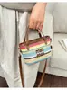 Bolsa de palha tecida tipo balde popular deste ano para mulheres, novidade de verão 2026, bolsa de ombro única com letra em cor contrastante, bolsa transversal versátil