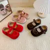 Zapatos de Princesa con Forma de Corazón para Niñas, Zapatos Planos de Terciopelo para Niñas, Zapatos Planos Estilo Nuevo Primavera y Otoño 2026, Zapatos Pequeños de Cuero Versátiles y Bajos para Niños