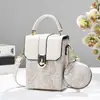 Bolso pequeño cuadrado repujado estilo chino nuevo, bolso de mano modelo nuevo 2026, bolso pequeño cruzado exquisito de nicho