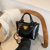 Bolso de Cubo Portátil de Alta Gama Externo Único Sense Niche para Mujer 2024 Nuevo Lanzamiento Bolso de Hombro Cruzado de Moda Versátil