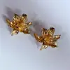 Pulseira de Tulipa em Contraste Dourado e Branco com Esmalte Estilo Tweed Elástica Aberta Doce e Fashion para Mulheres