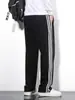 Calça esportiva de verão para homens, calça casual solta de perna reta, calça escolar com três listras, calça fina versátil de tamanho grande