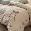 Conjunto de cuatro piezas de estilo francés vintage y juvenil, tejido con hilos de colores de algodón y lino, bordado floral, con fundas de almohada de encaje floral pequeño y sábana doble.
