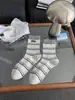 Calcetines Rayados de Bloques de Color Personalizados hasta la Pantorrilla para Mujer, Nuevo Estilo de Moda Primavera/Verano con Etiquetas de Letras, Calcetines Apilados para Combinar con Zapatos de Suela Gruesa