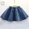 Saia Curta para Meninas 2018 Roupas Infantis para Meninas Saia Jeans Lavada Mais Fácil de Combinar Saia Jeans Curta com Rebites Substituta de Peça Única