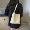 Bolso Cubo de Hombro de Moda Transfronterizo para Mujer, Nuevo Modelo 2026, Gran Capacidad, Aspecto de Alta Gama, Adecuado para el Trabajo y los Desplazamientos, Bolso Cruzado