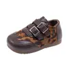 Zapatos de piel para niña con estampado de leopardo retro y doble hebilla, colección de otoño 2026, suela plana, cómodos, versátiles y elegantes planos
