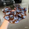 Scrunchie Retro Azul Estampado Color-Blocking da Moda para Mulheres, Prendedor de Cabelo Plissado Elegante de Camada Dupla de Alta Qualidade