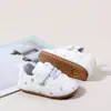 Novos sapatinhos de bebê com sola de borracha e estampa floral, sapatos pré-caminhada confortáveis e estilosos para meninos e meninas
