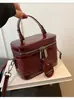 Bolso de mano pequeño de lujo ligero transfronterizo para mujer, nuevo modelo de otoño 2026, patrón tejido, versátil y moderno, bolso cuadrado pequeño de un solo hombro y cruzado