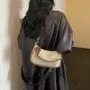 Bolsa Feminina 2026 Nova Outono de Axila Nicho Super Quente Exquisita para o Dia a Dia Bolsa de Ombro Único Versátil Transversal Pequena Quadrada