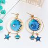 Pendientes Cósmicos de Estrella y Luna Azul Atmosférico, Pendientes Largos Asimétricos Frescos de Estrella y Luna Estilo Japonés Venta al por Mayor
