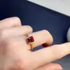 Anillo de Granate Rojo Natural Exquisitamente Incrustado con Plata 925 Granate Completamente Transparente Piedra de Mujer, Piedra Principal 6mm