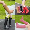 Botas de lluvia de moda impermeables, antideslizantes, de caña alta para mujer, duraderas, aptas para cocina, cálidas, forradas de felpa, zapatos de goma, botas de lluvia para adultos de tubo largo