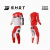Versátil y popular traje de carreras para motocross SHOT Husqvarna, disponible para entrega inmediata