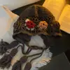 Gorro de Punto Rojo con Borla Floral para Viajes en el Oeste de Sichuan para Mujer, Gorro de Lana de Estilo Étnico Hueco para Otoño e Invierno con Protección para los Oídos, Gorro de Tejer