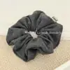 Faixa de Cabelo de Lã Tricotada Estilo Novo Outono e Inverno, Prendedor de Cabelo de Cor Pura de Alta Qualidade, Corda de Cabelo Elegante e Versátil para Rabo de Cavalo, Flor de Cabeça