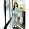 Conjunto Dulce Estilo Universitario 2026 para Niñas, Moda Otoño y Primavera Conjunto de Dos Piezas con Top de Cuello Polo y Jeans con Lazo