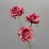 Comercio Transfronterizo Flor Artificial Rosa en Relieve de 3 Cabezas 37cm Pasillo de Boda Rosa Artificial Arreglo Floral para Recepción de Boda