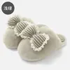 Zapatillas de algodón cálidas para mujer, uso interior en casa en invierno, zapatillas peludas lindas con lazo de felpa para mujer para invierno