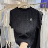 Tricô Único e Chique de Manga Curta para Mulheres Verão 2025 Novo Estilo Redutor de Idade Versátil Top Gola Redonda