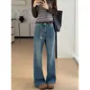 Pantalones de mezclilla acampanados azules