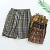 Nova coleção de verão: Shorts xadrez de algodão lavado masculino, casual e estiloso, disponível em tamanhos grandes, com tecido respirável e que absorve o suor