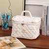 Bolsa de cosméticos de algodão com flores brancas frescas e fofas, pequena multidão, portátil, para lavar, bolsa de armazenamento, floral, caixa fofa