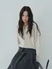 [Ou Fan] Suéter Soltinho com Gola de Tricô em Ponto Trançado e Decote V Macio e Aconchegante Estilo Coreano para Mulheres, Blusa em Camada Falsa de Duas Peças 11121