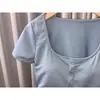 Verão 2026 Novo Estilo Sexy Gola Quadrada Manga Curta Botão Short Top Esportivo para Yoga com Bojos para Mulheres Camiseta