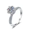 Anel de Prata Esterlina S925 com Diamante Moissanite Feminino Rainha do Gelo e da Neve Segurando Flor Anel de Diamante Fashionável Elegante Brilhante Luxo Anel de Casamento