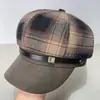 Chapéu octogonal de blocos de cor xadrez estilo britânico para mulheres outono e inverno boina retrô literária de jornaleiro mostra rosto pequeno bico de pato