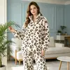 Pijama para mujer, nuevos estilos de otoño e invierno, talla grande, suave y cómodo, con estampado de leopardo en franela, corte holgado y relajado, conjunto de loungewear