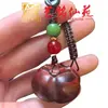 Palo de rosa y sándalo verde tallado de dibujos animados lindo oso fresa cadena para teléfono llavero decoración de mochila accesorio colgante portátil