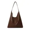 Bolso de hombro informal de gran capacidad para mujer, nuevo estilo coreano, textura de moda, sencillo e informal, para invierno de 2023