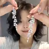 ¡Los pendientes perfectos para caras redondas y cuadradas! Pendientes de botón de flor azul súper etéreos, únicos, de nicho, para mujer, perfectos para las vacaciones de verano, con un diseño audaz