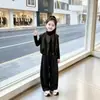 Conjunto de Moda Otoño 2026 para Niñas Chaleco de Cuero Prenda Base Pantalones a Cuadros Elegante Conjunto de Tres Piezas