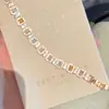 Pulseira Quadrada Colorida com Fivela de Zircônia, Fashion, Simples, Doce, Versátil, Luxo Leve, High-End, Joia de Mão Exquisita para Mulheres