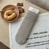 Calcetines de otoño e invierno de color liso con patrón jacquard hasta la mitad de la pantorrilla para mujer, calcetines transpirables huecos sin costuras apilados, calcetines de algodón puro retro francés de Zhuji