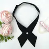 Pajarita JK estilo universitario flor de pluma gigante flor de raíz de cuello cruz cruzada corbata cuerda de cuello de estudiante femenina foto de graduación cinta