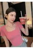 5041 # Camiseta de Rayón de Manga Corta con Hombro Derecho Verano 2025 Nuevo Dopamine Wear Top Corto Ajustado con Cuello en U para Mujer